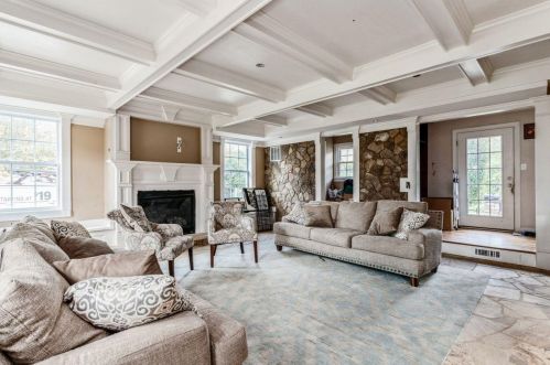 2496 Kingsland Dr, Atlanta GA 30360-1457 exterior