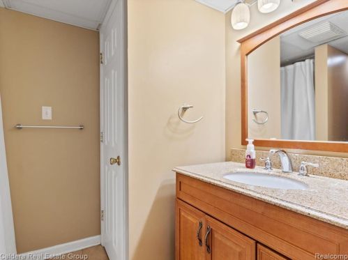 1413 Ogden Dr, Troy MI 48083-5339 exterior