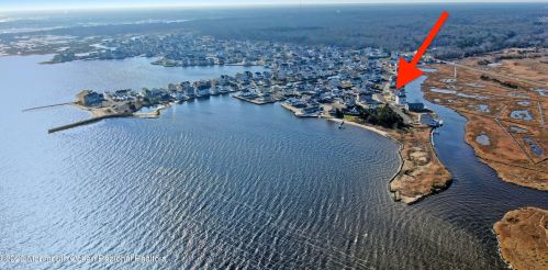 220 Bay Dr, Berkeley Township NJ 08721-3119 exterior