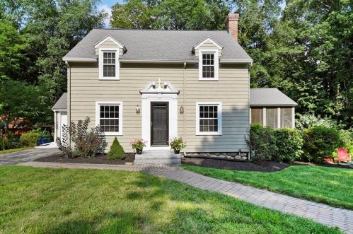 56 Navasota Ave, Worcester, MA 01602-1119