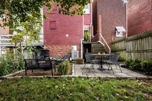 5109 Holmes St, Pittsburgh PA 15201-2433 exterior