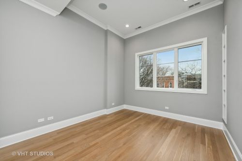 3854 Claremont Ave, Chicago IL 60618-3820 exterior