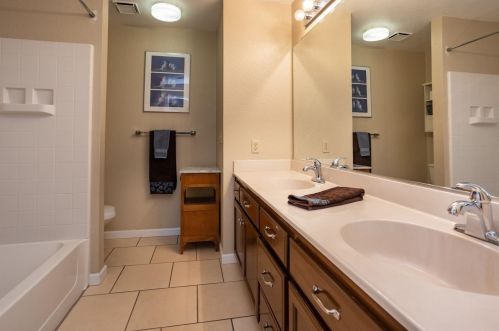 4005 Santa Maria Pl, Turlock CA 95382-8501 exterior