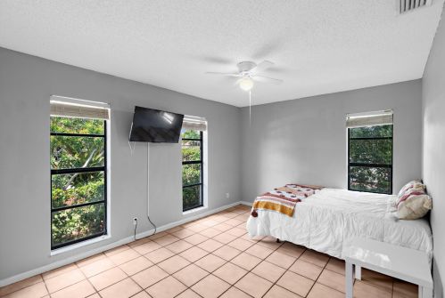 17320 Lake Park Rd, Boca Raton FL 33487-1166 exterior