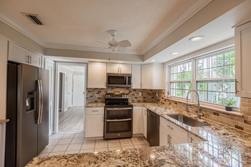 1891 Erwin Rd, Fort Pierce FL  34952-5517 exterior