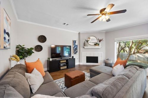 4246 Cyn Gln Cir, Austin TX 78732-2187 exterior