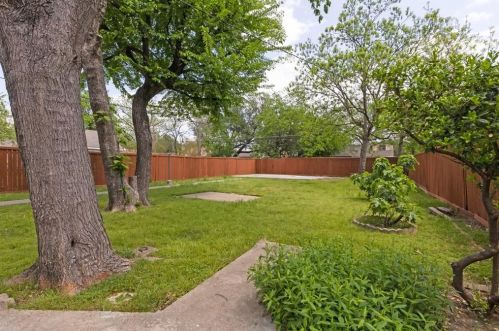 2134 Amherst Ave, Dallas TX 75235-3107 exterior