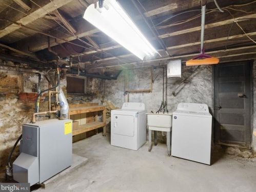 29 Macdade Blvd, Manor PA 19036-2406 exterior