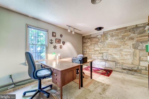 5217 Mitchell St, Alexandria VA 22312-2124 exterior