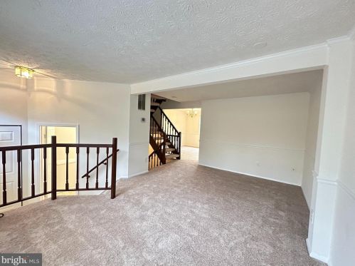 5857 Chrysanthemum Dr, Alexandria VA  22310-1740 exterior