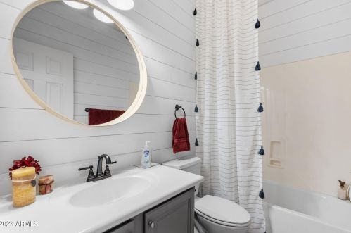 2425 Barbie Ln, Phoenix AZ  85085-5004 exterior