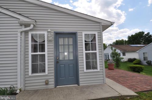 5 Meadowwood Ct, Columbus NJ 08022-1026 exterior