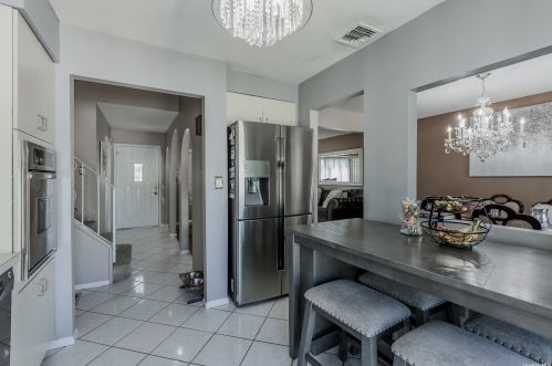 92 Forsythia Ln, Babylon NY 11703-2806 exterior