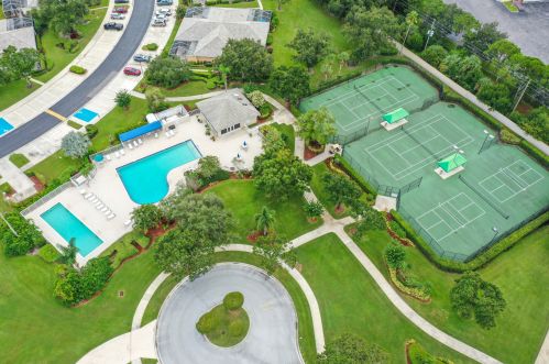 1517 Amherst Dr, Fort Pierce FL  34986-1841 exterior