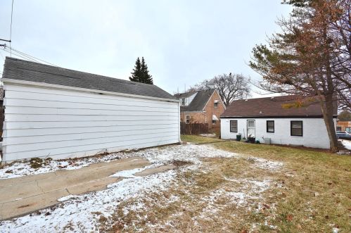 8526 Keefe Ave, Milwaukee WI  53222-2821 exterior