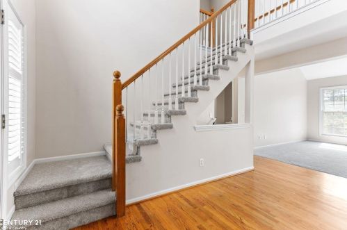 1050 Pointe Pl Blvd, Rochester MI 48307-1794 exterior