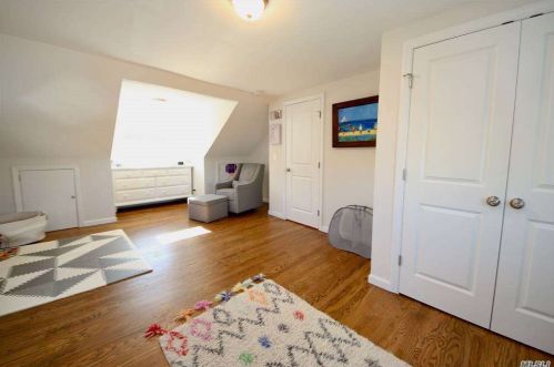 19 Livingston St, Huntington Station NY 11746-4026 exterior