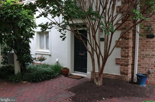 998 Royal St, Alexandria VA  22314-4343 exterior