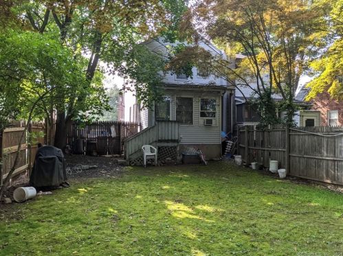 16 Harriet St, Norwalk CT 06851-3625 exterior