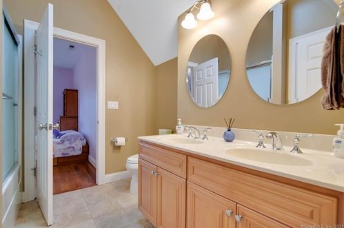 87 Frst Hl Dr, Farmington CT exterior