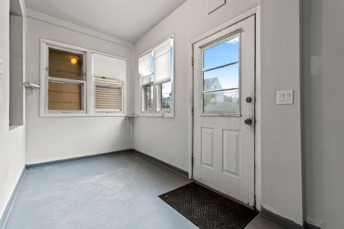 3142 Diversey Ave, Chicago IL 60647-1558 exterior