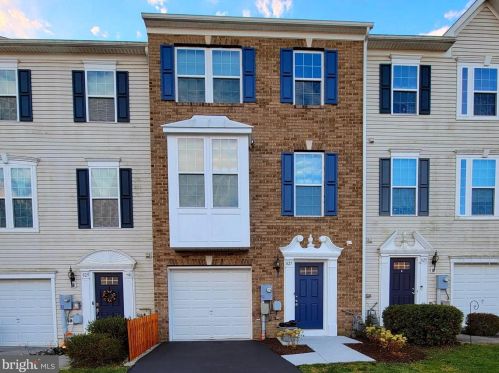 827 Blossom Dr, Hanover PA  17331-2074 exterior