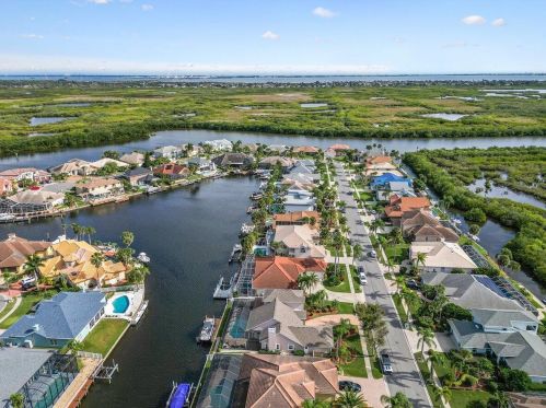 2006 Sykes Crk Dr, Merritt Island FL 32953-3065 exterior