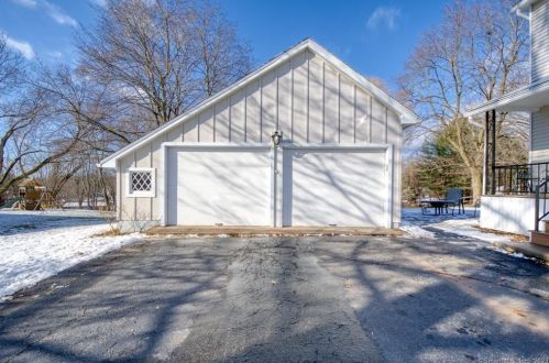 92 West St, Windsor Locks CT  06096-1813 exterior