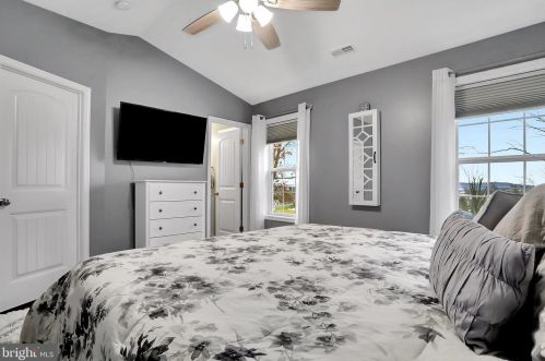 77 Overlook Dr, Hanover PA 17331-9136 exterior