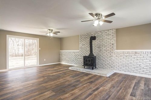 5604 Blackmoor St, Commerce Township MI  48382-3220 exterior