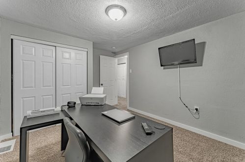 1323 Bellaire Pl, Pittsburgh PA  15226-1829 exterior