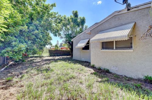 1405 Boston Ave, Fort Pierce FL 34950-3995 exterior