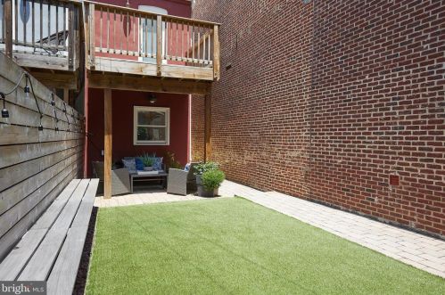 221 E St, Washington DC  20002-7700 exterior