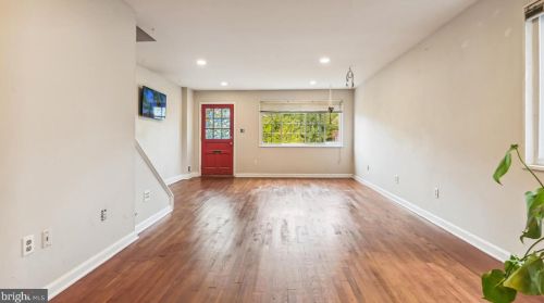 27 Garden Dr, Alexandria VA  22304-4927 exterior