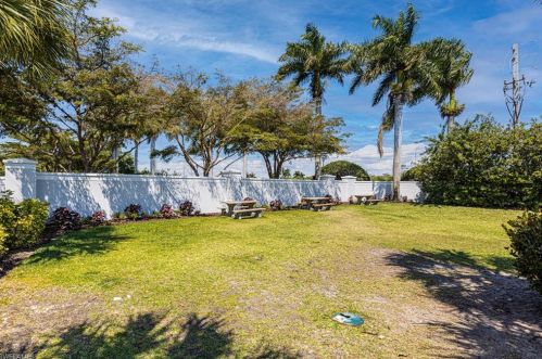 15613 Marcello Cir, Naples FL 34110-2835 exterior