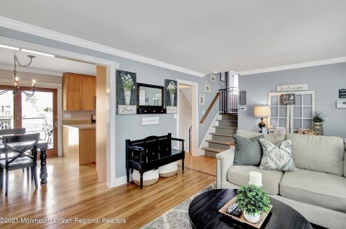 27 Birch Dr, Red Bank NJ 07702 exterior