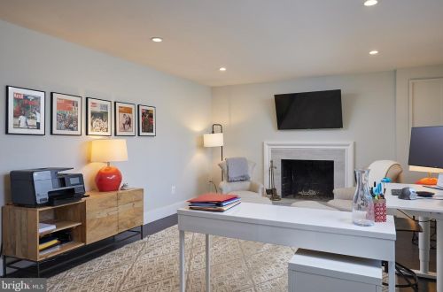 6825 Old Chesterbrook Rd, Mc Lean VA 22101-4408 exterior