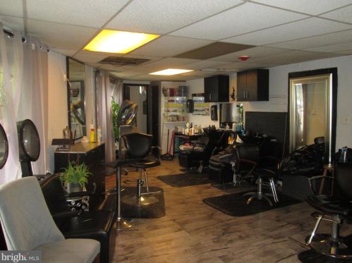 6338 18th St, Philadelphia, PA 19141-1450