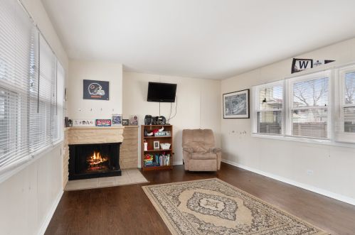 411 Poplar St, Waukegan IL 60085-3818 exterior