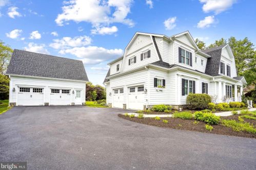 8462 Holly Leaf Dr, Mc Lean, VA 22102-2225