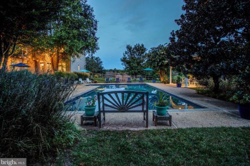 13606 Mt Prospect Dr, Rockville MD 20850-3510 exterior