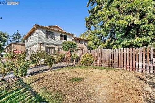 1813 Robin Ln, Concord CA 94520-3880 exterior