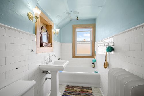 2133 28, Milwaukee WI 53215-2423 exterior