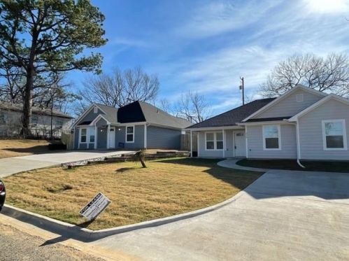 422 Elm St, Denison, TX 75021-2429