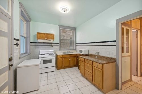 2610 Argyle St, Chicago IL 60625-2738 exterior