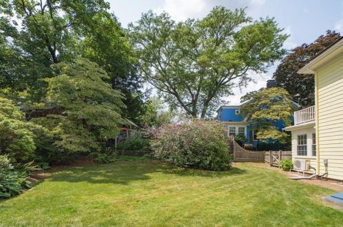 293 Doyle Ave, Providence RI 02906-3354 exterior