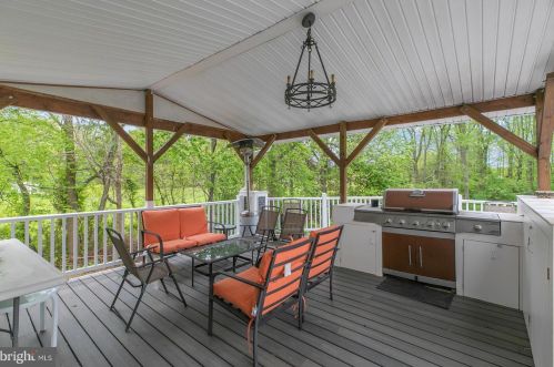 33 Bunting Brg Rd, Cookstown NJ 08511-1106 exterior