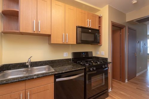 3103 Lawrence Ave, Chicago, IL 60625-4236