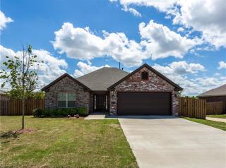 376 Liem Cir, Springdale, AR 72762-2960