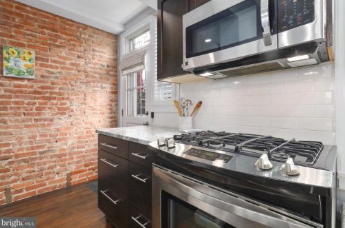 2132 Newport Pl, Washington DC 20037-3002 exterior